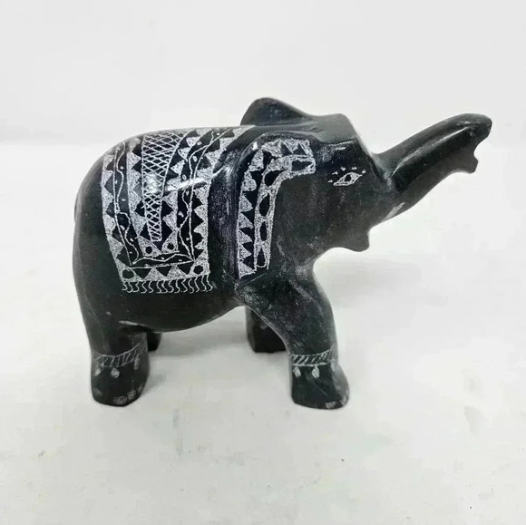 Hand carved elephant - Picture 2 of 6